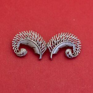 Vintage Elven Abstract Leaves Feathers Silver Tone Clip On Earrings - F52